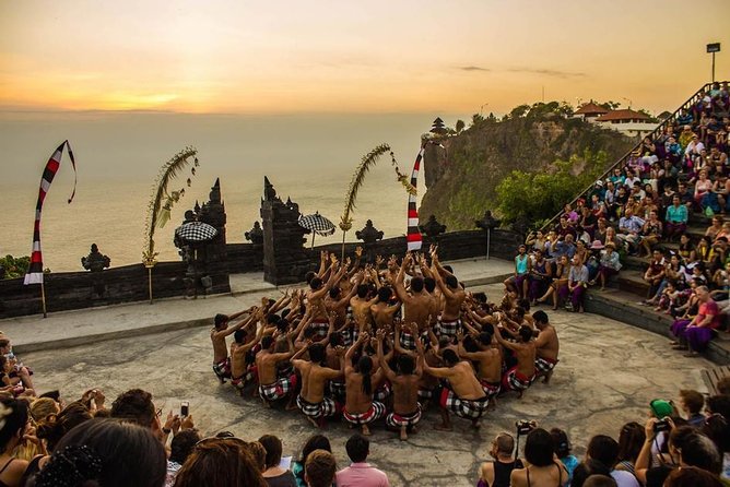 Private Inclusive Tours: 2 Days highlight of Bali - Day 1: Batuan, Tegenungan, and the Ubud core