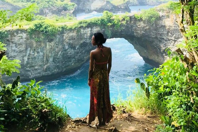 Private Instagramable West Nusa Penida Tour - Broken Beach and the sea below