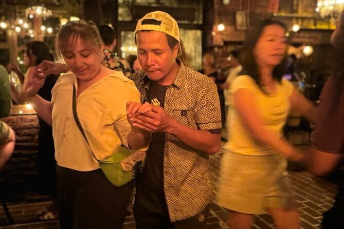 Private Salsa and Bachata Dance in Bali - The first hour: salsa, bachata, and useful basics
