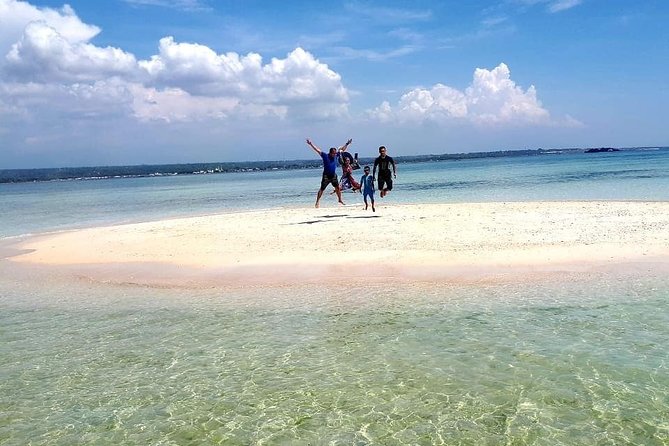 Private Snorkeling Tour In Pink Beach - The 30-minute wooden boat ride