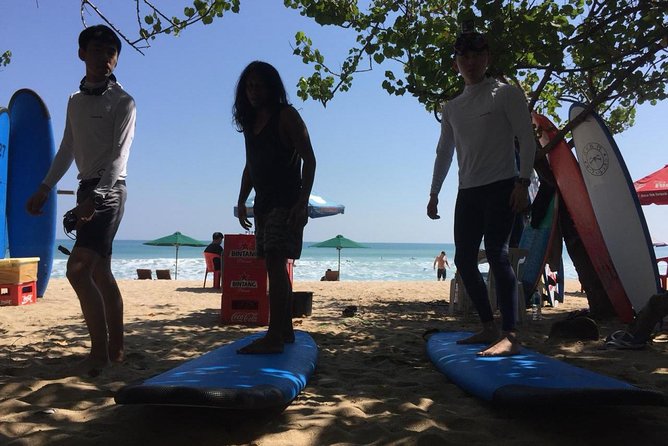 Private surf lesson - The lesson begins with equipment and simple surf theory