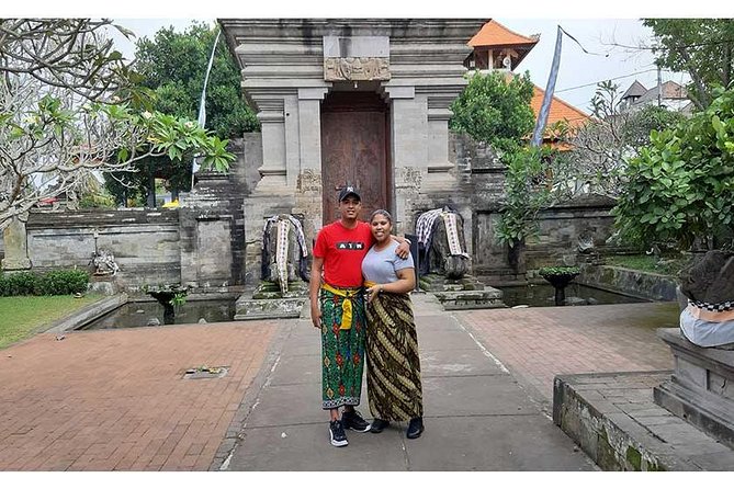 Private Tour: Batuan Temple, Tegenungan Waterfall, Elepahant Cave Free transport - Tegenungan Waterfall and the walk to the water