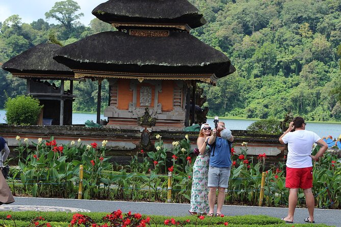 Private Tour : Individual costumize route with FREE - WIFI - Tegenungan Waterfall, photo stop or swimming break
