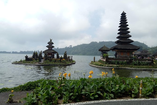 Private Tour: Leke-Leke Waterfall, Handara gate & Iconic Temples - Why a private car matters on an 8 to 10-hour route