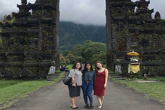 Private Tour: Ulun Danu Temple-Handara Gate-Wana Giri Hill&Tanah Lot Sunset - Wanagiri Hill for Buyan Lake views