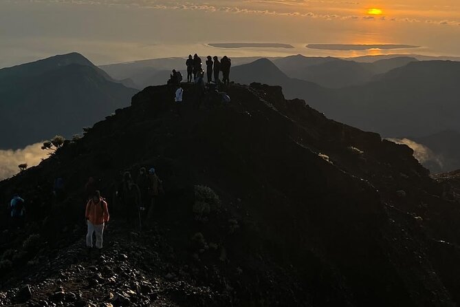 Rinjani Summit 2 days 1 night - The guides, porters, and practical support