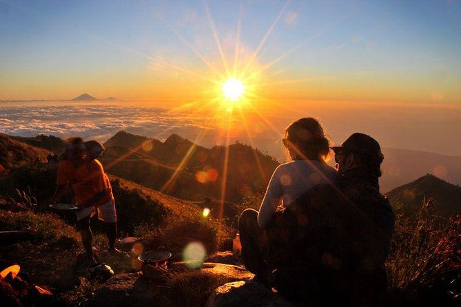 Rinjani Trekking 3D2N Summit - Full Trail - Starting at Sembalun and climbing toward the summit