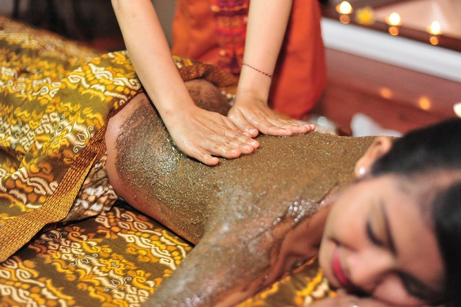 Sweet Dream Couple Treatment by ANJALI SPA - Finishing in the milk flower bath jacuzzi