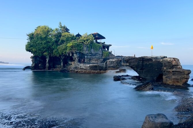 Tanah Lot Tour: Discover Bali’s Iconic Temple and Stunning Views - Pura Batu Bolong, a short coastal opener
