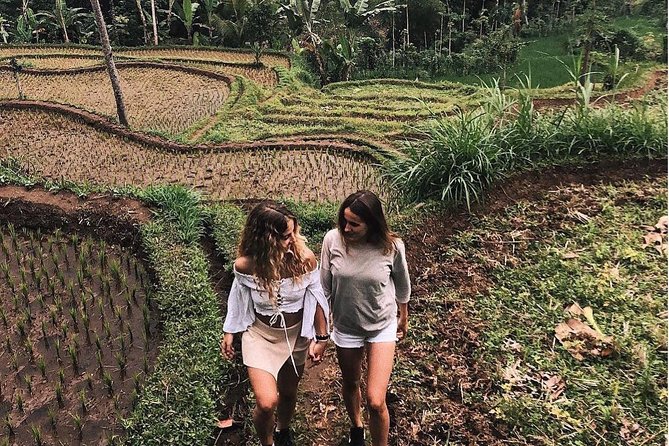 Tete Batu Tour (Culture, Rice Terraces and Waterfalls) - Lingsar Temple explains Lombok’s religious mix