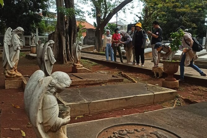 The Secret Society of Batavia - Walking Tour - Monas and the Presidential Palace area