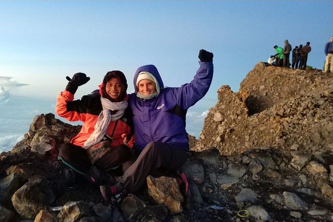 Trekking Rinjani Mountain Summit 2 Days 1 Night - Em Adventure - Day one: open meadows and the long climb to 2,639 meters