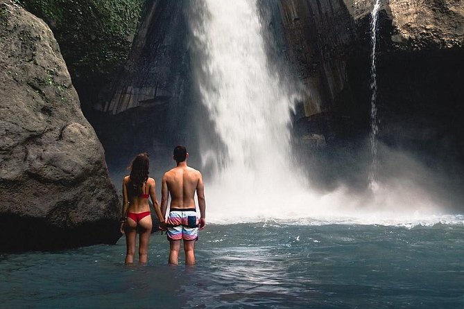 Ubud: Monkey Forest, Jungle Swing, Rice Terrace, and Water Temple - Walking the Tegalalang Rice Terrace