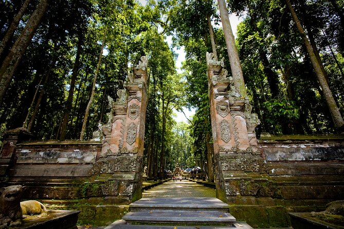 Ubud: Monkey Forest, Rice Terraces & Sacred Temples - Ubud Palace and a short look at royal Bali