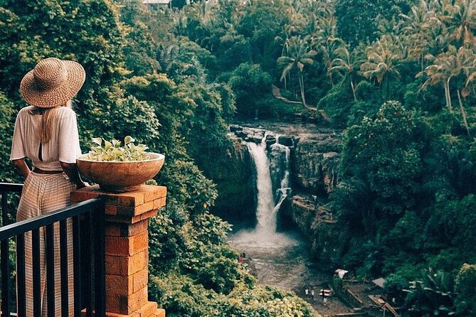 Ubud: Swing - Monkey Forest - Waterfall - Temple - Rice Terraces - Art Crafts - Gallery Ada Garuda brings in Bali’s carving tradition