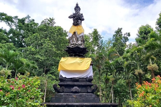 Ubud Tour - Ubud Highlight - Private Tour All inclusive - Tegalalang Rice Terrace shows Bali’s working countryside