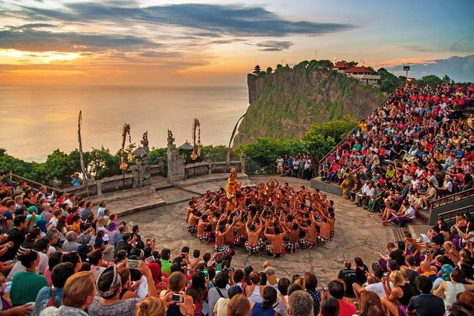 Uluwatu Surrounding: GWK- Padang Beach- Uluwatu Temple - A relaxed route from Seminyak to Bali’s southern coast