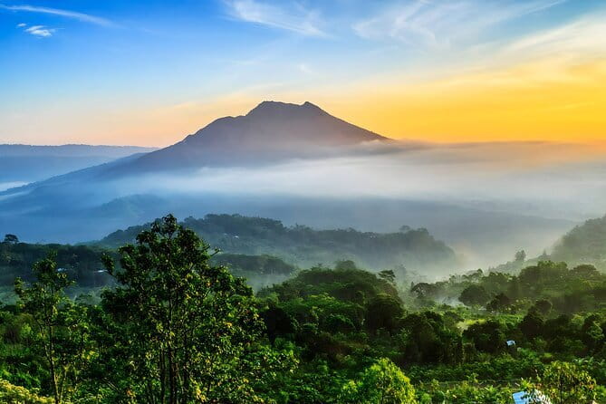Waterfall Tour: North Bali Best Waterfalls - Lunch above Lake Buyan and Lake Tamblingan