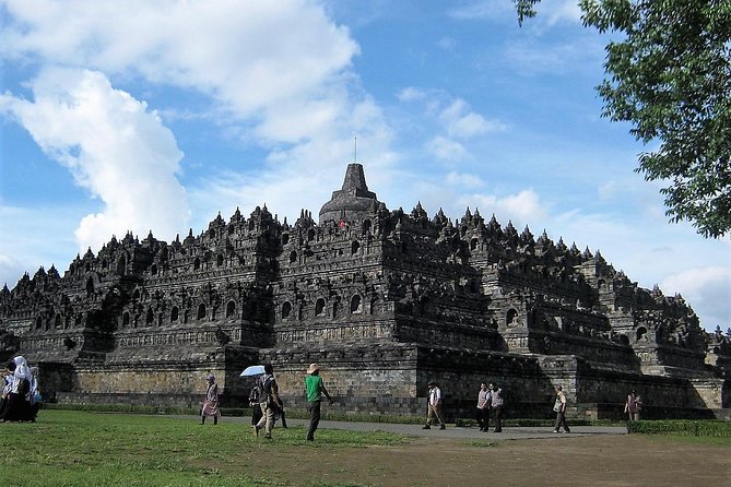 Yogyakarta Cultural Tour: Borobudur Temple, Prambanan Temple and Merapi Volcano - Borobudur begins the cultural story
